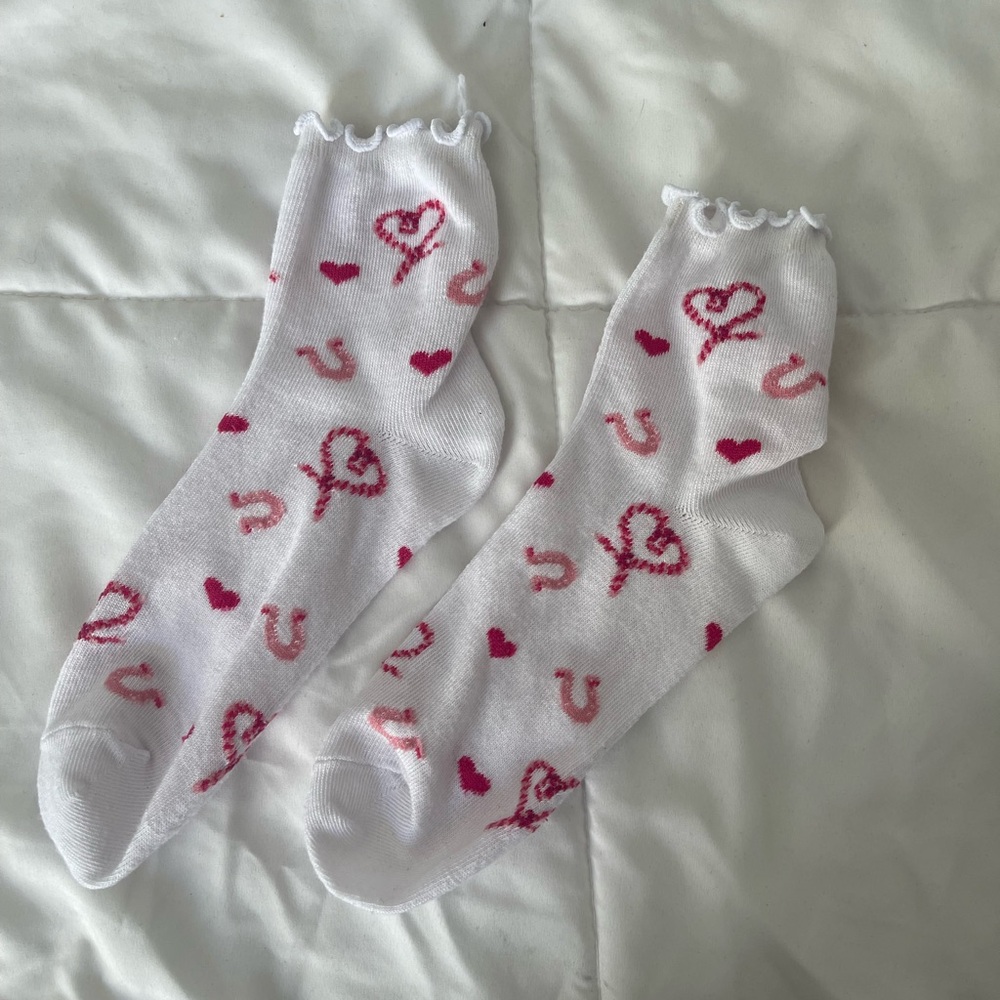 White and pink socks with rope hearts